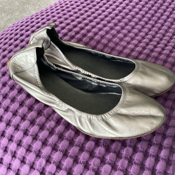 Cole Haan metallic flats Size 9.5B - Picture 2 of 7